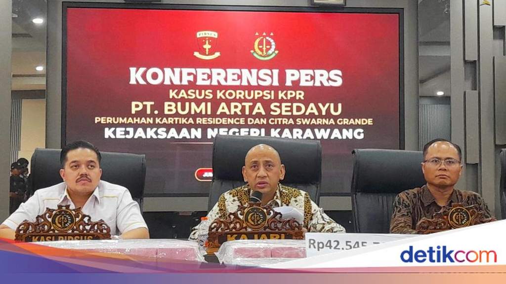 Uang tunai hasil penyitaan kasus korupsi KPR Karawang oleh Kejaksaan Negeri Karawang