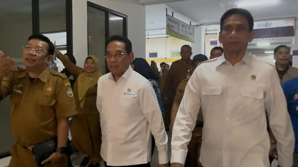 Wakil Menteri Kesehatan saat meninjau fasilitas kesehatan di RSUD Ciamis